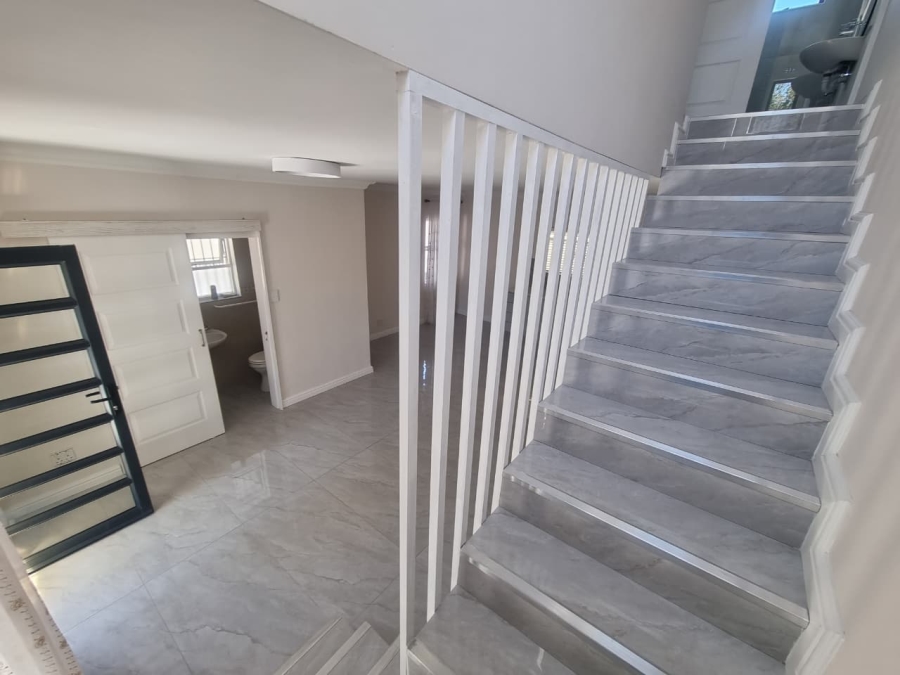 2 Bedroom Property for Sale in Rondebosch East Western Cape